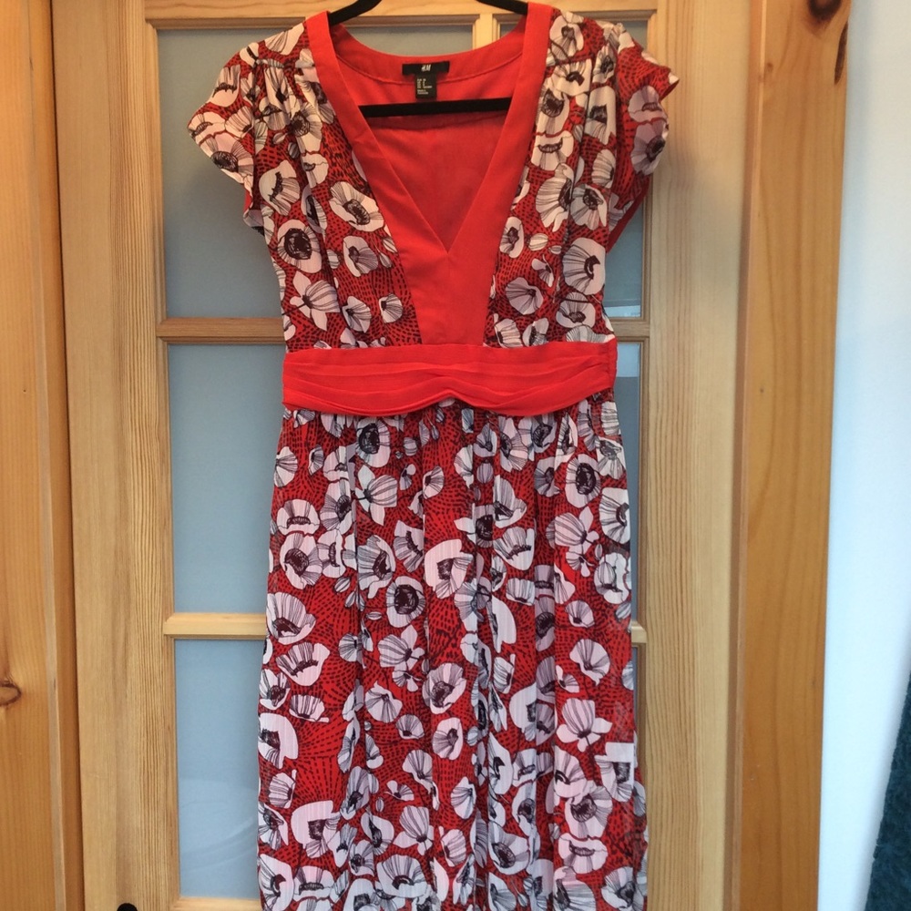 🎉H&M Red Poppy Midi Dress